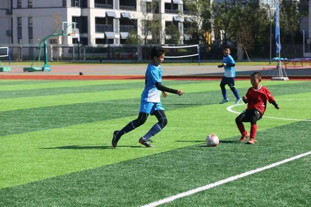 中超联赛：辽宁铁人4-0大胜青岛海牛，安以恩闪耀全场